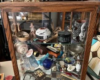 Display cabinet at the checkout tables