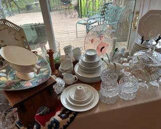 Johann Haviland Bavaria, Germany China in the center (still long table)