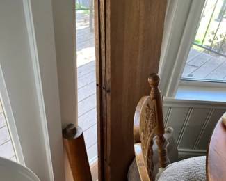 The table comes with three leaves and that center post on the left