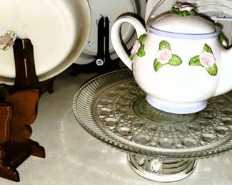 Tea sets and serving