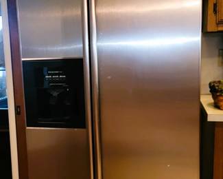 Side by side refrigerator