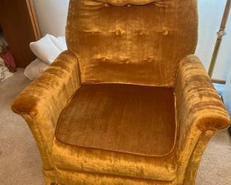 Vintage gold crushed velvet chair