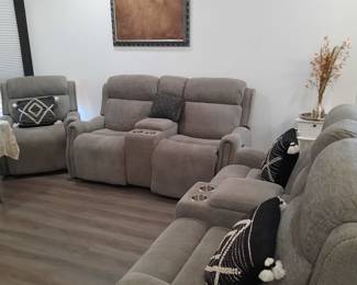 Broyhill Electric Recliners