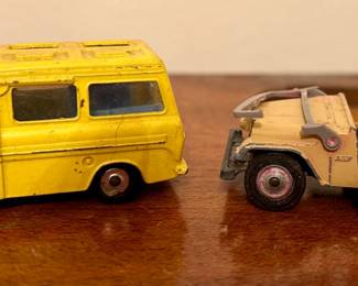 Corgi Junior- Martin Walter Ford Transit Caravan, Jeep