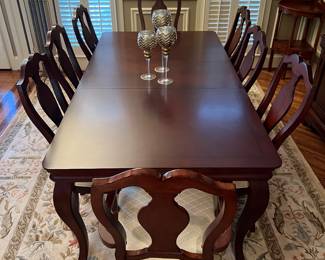 Dining table with leaf with 6 side and 2 arm chairs
