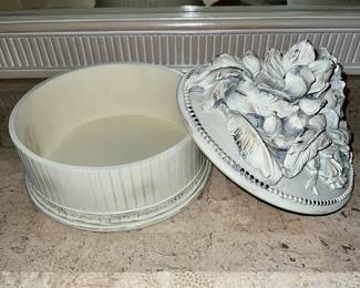 Alternative view of decorative box