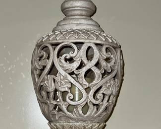 Articulated candle holdeer