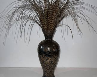 Vase with feathers