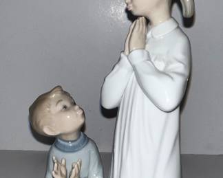 Lladro Teaching to Pray 4779