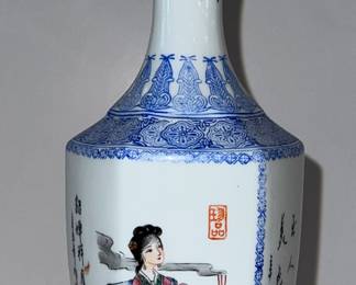 Alternate view of eggshell vase