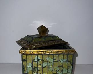 Alternative decorative box