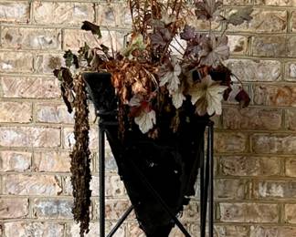 Floor pedestal planter (pair)