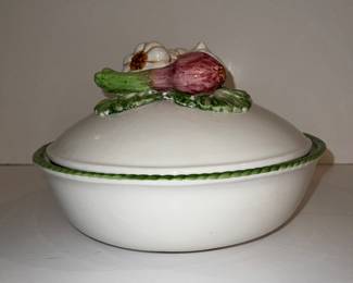 Alternate view of serving bowl