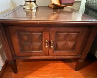 Vintage Square End Table                                                       
19" Tall, 25" Long, 25" Wide