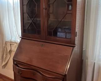 **PRE-SALE**                                                                         
Mahogany Chippendale Secretary
