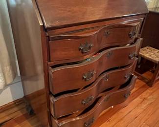 **PRE-SALE**                                                                         
Mahogany Chippendale Secretary