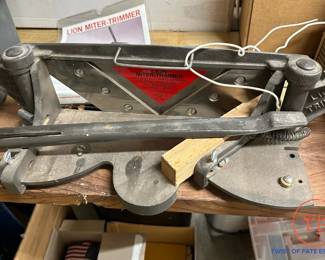 Lion Miter-Trimmer