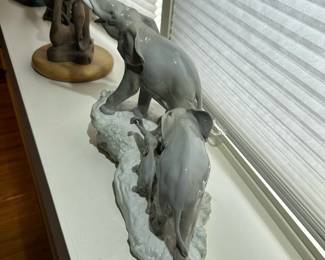 LLADRO "Elephants Walking" Figurine