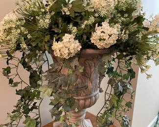 Nice urn w/floral arrangement