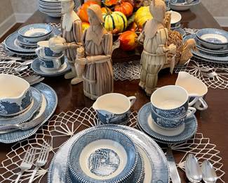 Corn husk & wooden Pilgrims & Indians