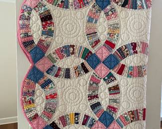 Fine "Double Wedding Ring" quilt