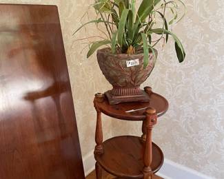 Ethan Allen 3 tier stand