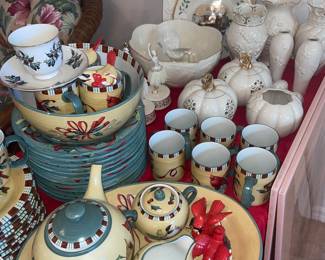 Lenox Winter Greetings Everyday  Full service for 12 plus serving pieces