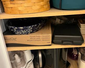 Lots of various kitchen items