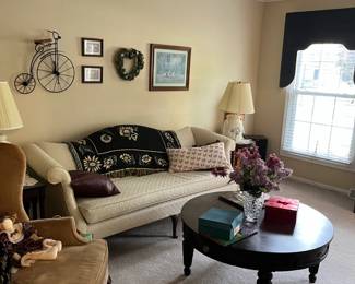 Beautiful clean and smoke free this estate sale is