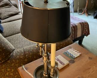 Americana style table lamp