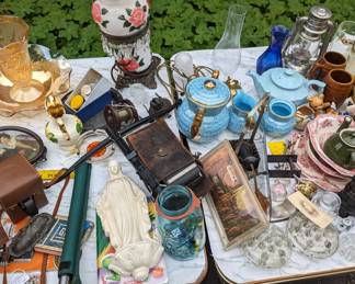 Glass frogs, tea, sugar creamer, a&w mugs, Mason thermostat advertising, oil lamp parts,