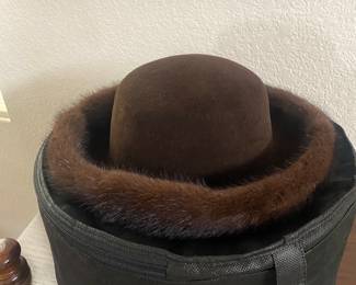 Felt hat with fur border