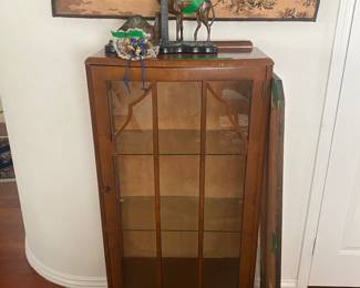 Vintage Oak curio cabinet with 3 glass shelves and lighting