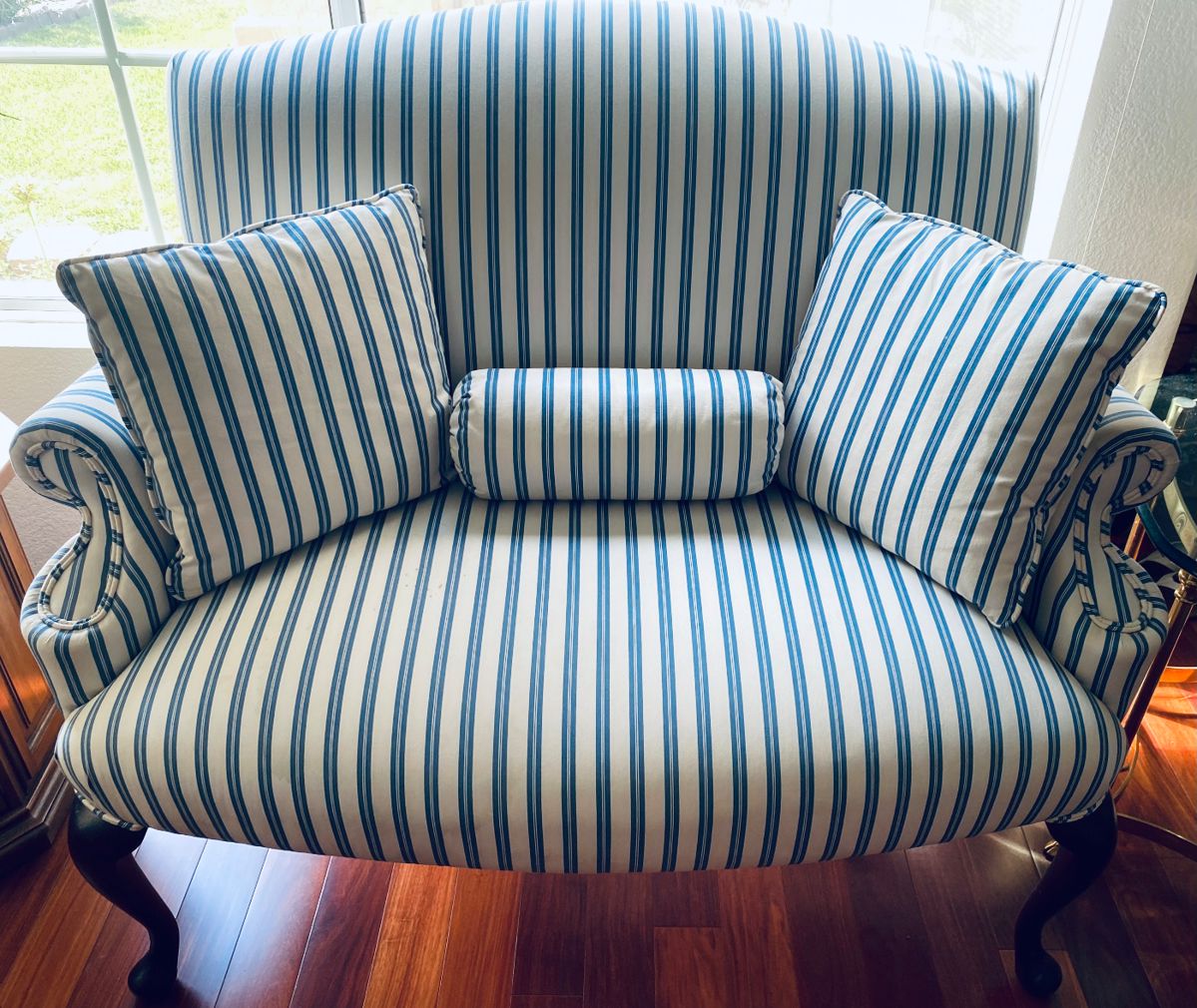 Love seat- blue/white stripe with pillows 