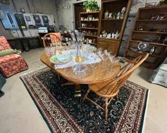 NICE DINING ROOM TABLE