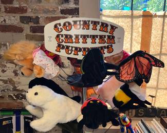 COUNTRY CRITTER PUPPETS AND DISPLAY 
