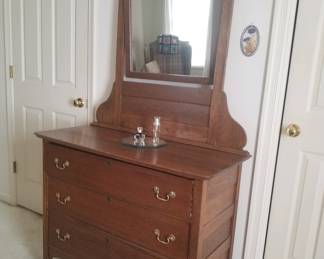 Antique dresser/mirror