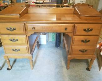 Early American style maple desk/light finish