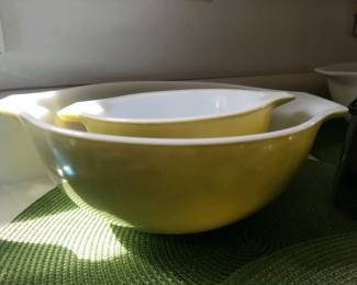 Pyrex bowls