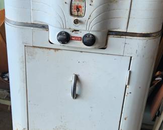 Vintage Nesco 18 qt Automatic Electric Roaster with stand late 1940's 