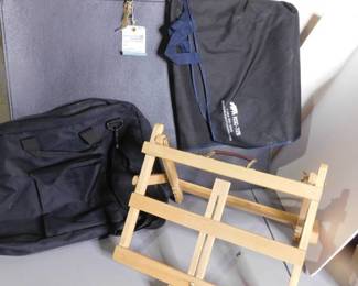 Artist Table Top Folding Easel & Canvas Carry Bags