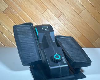 CUBII COMPACT SEATED ELLIPTICAL | Small independent elliptical for seated use. - l. 23 x w. 17.5 x h. 11 in