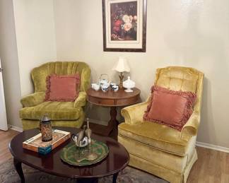 Comfortable traditional chairs and occasional tables