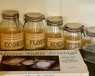 Fun MCM canister set