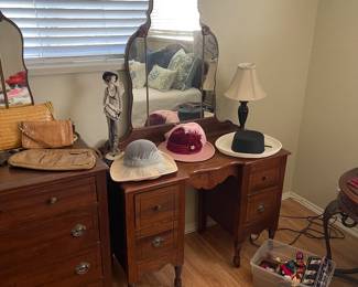 darling mirrored vanity