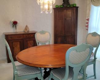 Beautiful antique table, 4 Louis xv style chairs