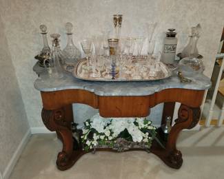 Antique table, crystal