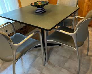 Herman Miller table and chairs in excellent condition!!!!   