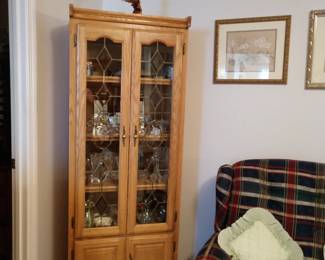 Corner cabinet