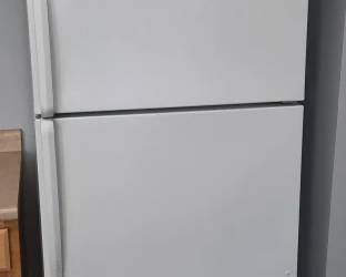 WHIRLPOOL REFRIGERATOR 